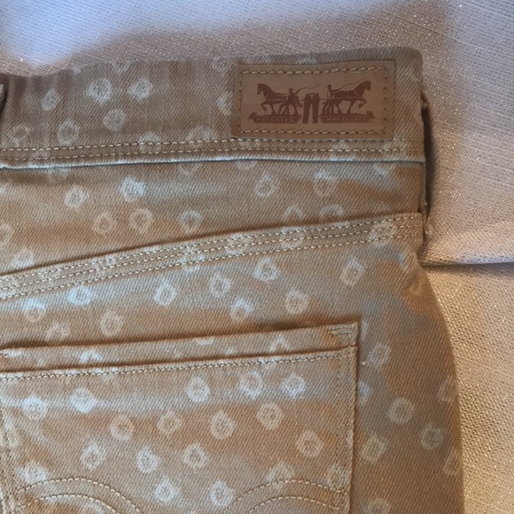 Levi’s Jean shorts - Picture 6 of 12